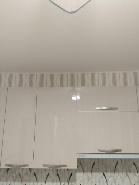 Монтаж потолочного полистрирол/пенополистирол плинтуса