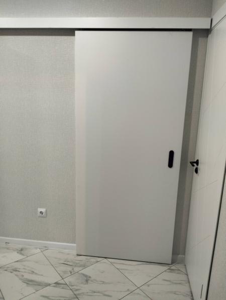 Установка межкомнатной одностворчатой раздвижной навесной двери без отделки проема