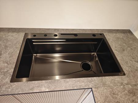 Установка столешницы HPL
Установка и подключение врезной мойки
Установка газовой варочной поверхности