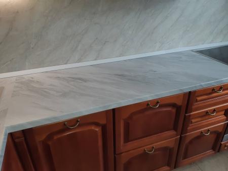 Установка столешницы ДСП Продольный пил столешницы ДСП/Массив Установка и подключение врезной мойки