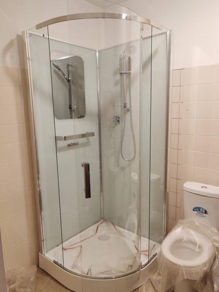 Установка душевой кабины шириной до 90 см