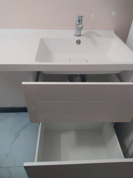 Заменена деталь в смесителе, обеспечивающая контроль потока воды. Проведена проверка герметичности и работоспособности. Устранены протечки, восстановлена функциональность устройства.