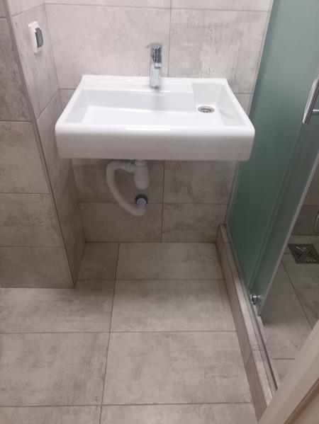 Установка отдельностоящей стиральной машины с подключением