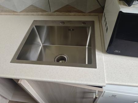 Установка накладной мойки с сифоном Отверстие под мойку/варочную панель в ДСП/массиве