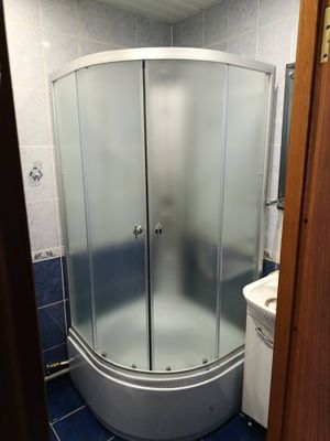 Установка душевой кабины шириной до 90 см