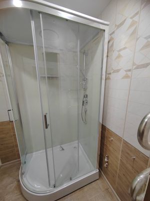 Установка душевой кабины шириной до 120 см