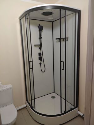 Установка душевой кабины шириной до 90 см