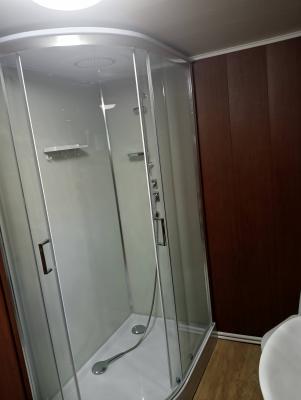 Установка душевой кабины шириной до 120 см