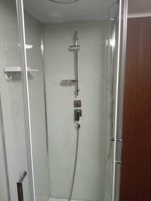 Установка душевой кабины шириной до 120 см