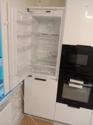 Установка и подключение встраиваемого холодильника
