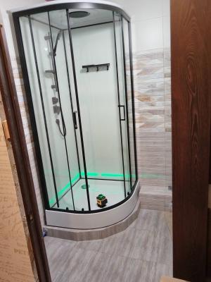 Установка душевой кабины шириной до 90 см