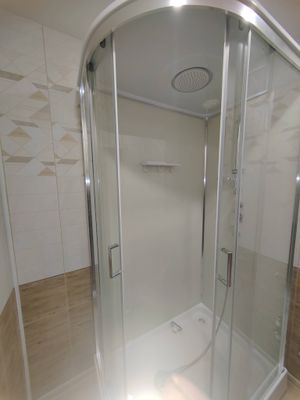 Установка душевой кабины шириной до 120 см