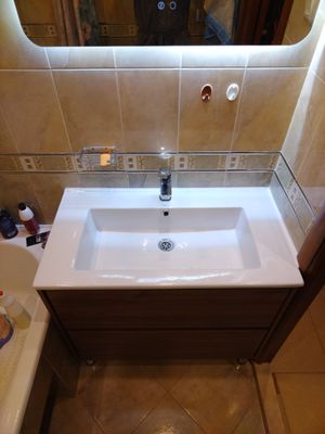 Установка душевой стойки (верхнего душа) без смесителя Установка комплекта: Тумба + Раковина + смеситель + зеркало