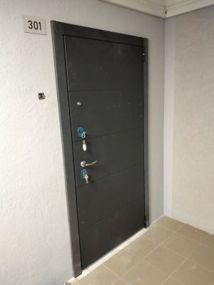 Демонтаж металлической двери с сохранением дверного  блока