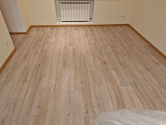 Монтаж пластикового плинтуса