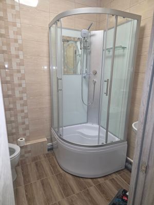 Установка душевой кабины шириной до 90 см