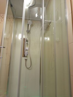 Установка душевой кабины шириной до 120 см