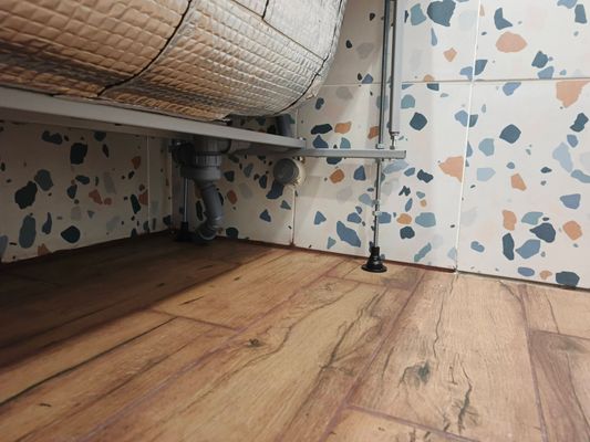 Установка комплекта: Ванны +смеситель + экран под ванну