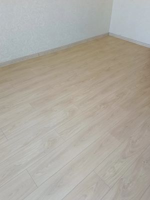 Монтаж пластикового плинтуса
