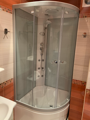 Установка душевой кабины шириной до 90 см