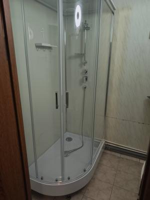 Установка душевой кабины шириной до 120 см