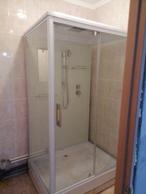 Установка душевой кабины шириной до 120 см