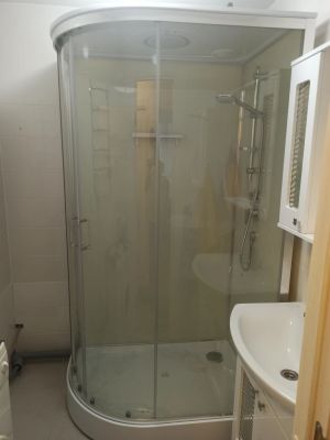 Установка душевой кабины шириной до 120 см