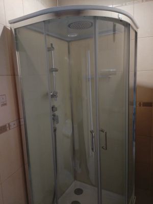 Установка душевой кабины шириной до 90 см