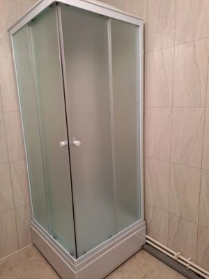 Установка душевой кабины шириной до 90 см