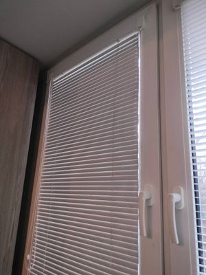 Монтаж горизонтальных или вертикальных жалюзи на стену\потолок