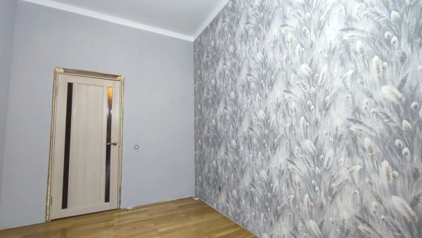 Монтаж потолочного полистрирол/пенополистирол плинтуса