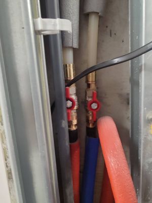 Установка дополнительной розетки с подведением коммуникаций