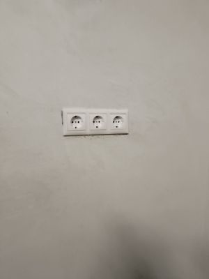 Установка розетки на готовые коммуникации