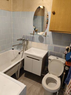 Установка раковины с тумбой