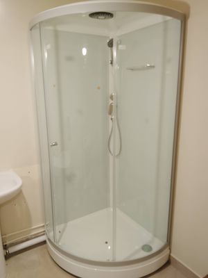 Установка душевой кабины шириной до 90 см