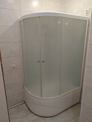 Установка душевой кабины шириной до 120 см