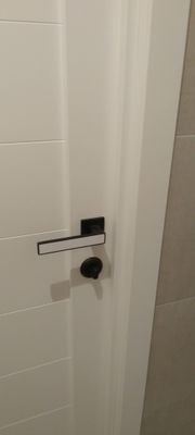 Врезка завертки/дверной ручки/магнитной ответки/цилиндра для замка