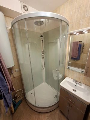 Установка раковины с тумбой