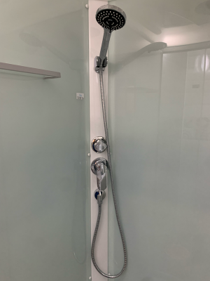 Установка душевой кабины шириной до 90 см