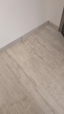 Монтаж пластикового плинтуса