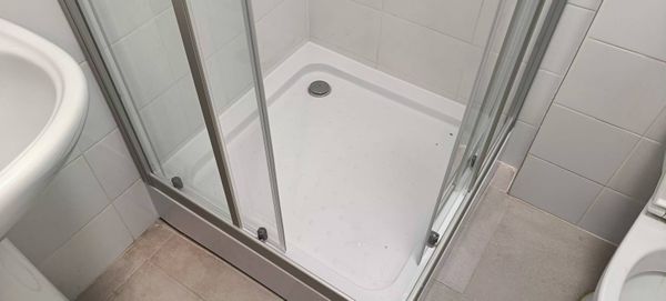 Герметизация стыков душевой кабины