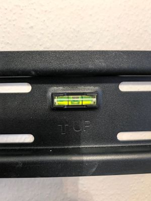 Установка кронштейна под ТВ на стену