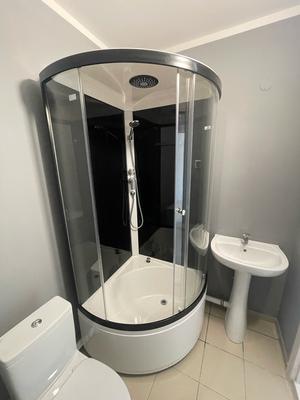 Установка душевой кабины шириной до 90 см