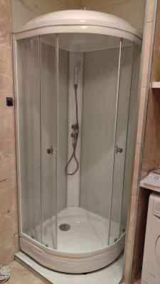 Установка душевой кабины шириной до 90 см