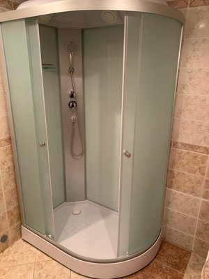 Установка душевой кабины шириной до 120 см