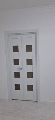 Установка межкомнатной двухстворчатой двери