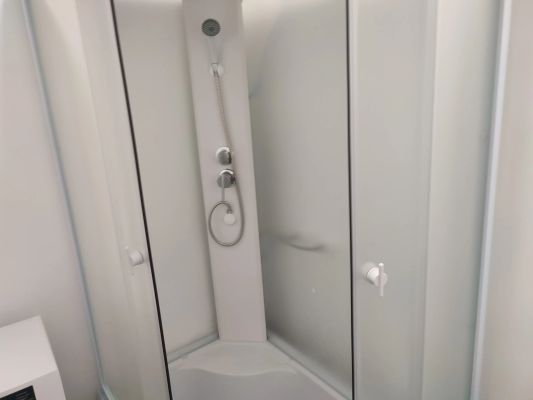 Установка душевой кабины шириной до 120 см