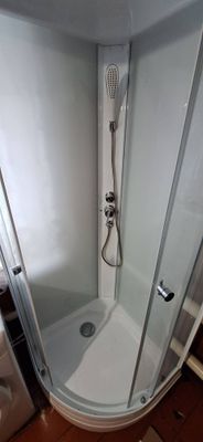 Установка душевой кабины шириной до 90 см