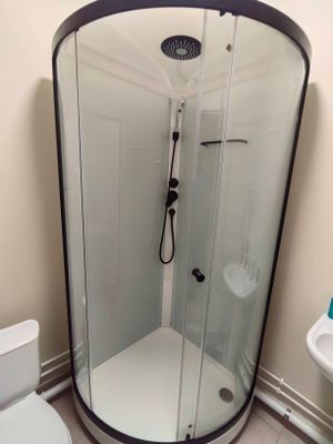 Установка душевой кабины шириной до 90 см