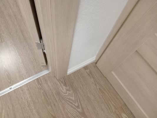 Монтаж полиуретанового/дюрополимерного/полистиролового плинтуса